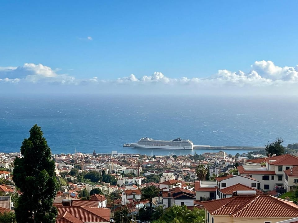 City view, Sea view