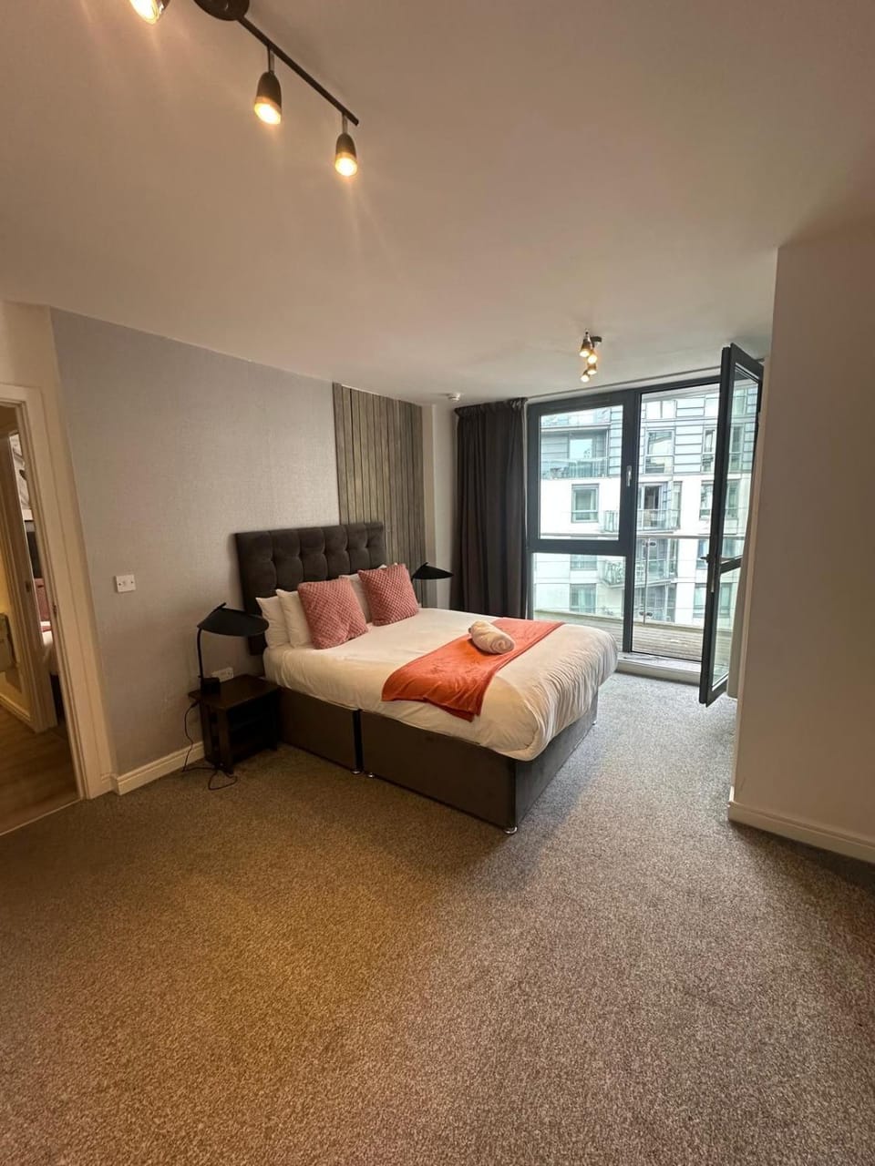 Beautiful Home, Free Wifi Parking Apartment in Coventry