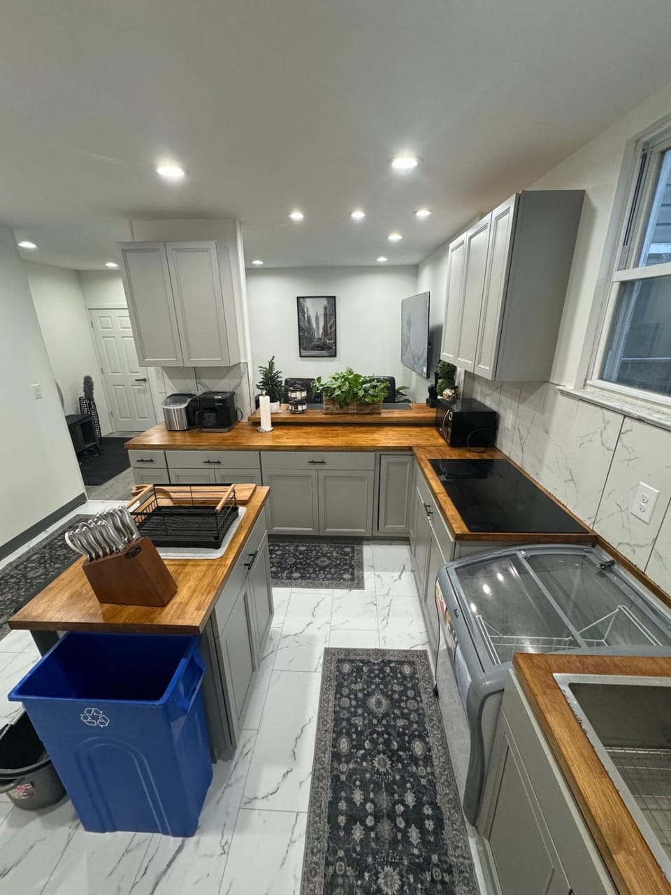 Kitchen or kitchenette