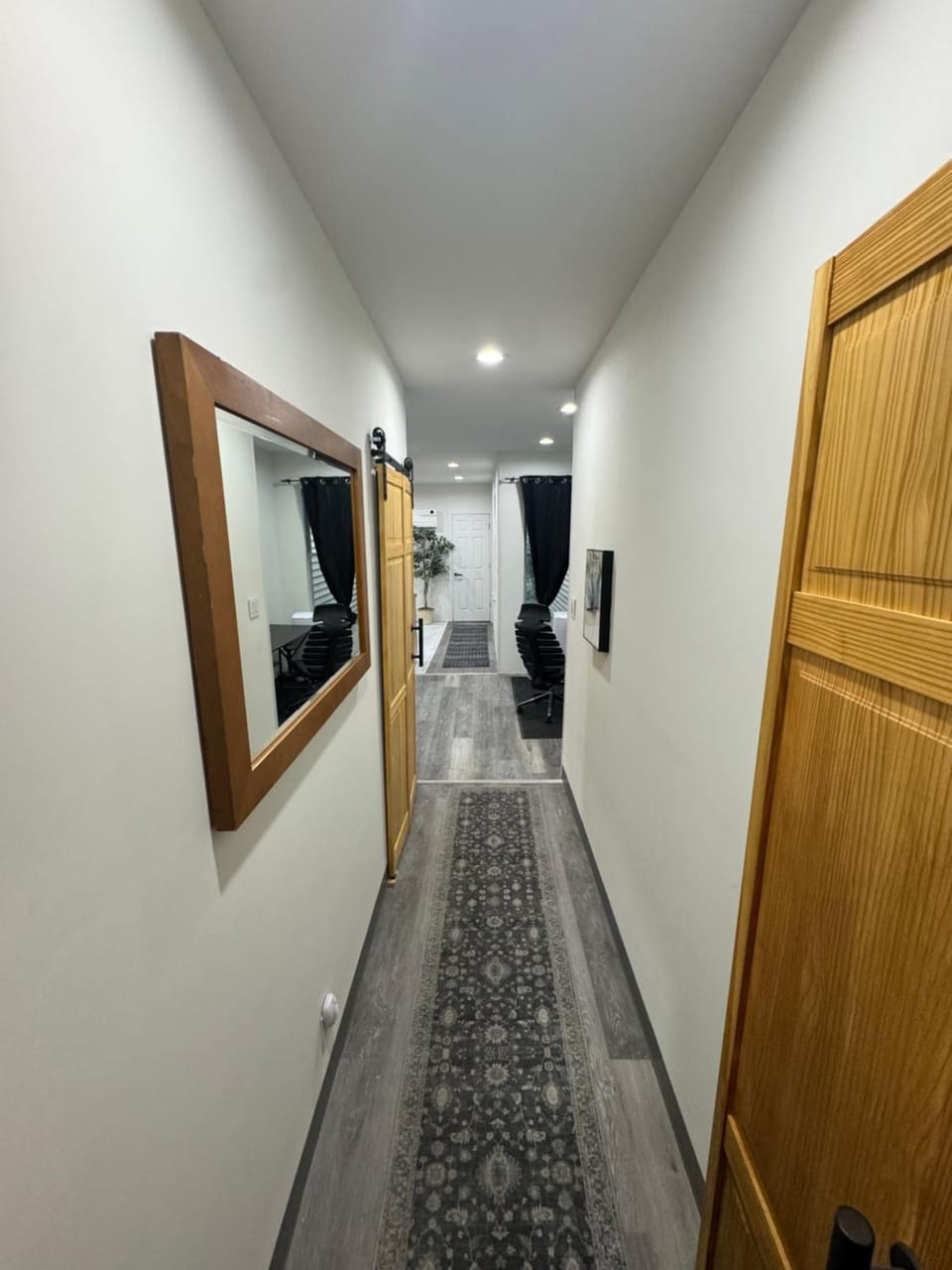 Designer Curated 2BR King Bed & Smart Bath Near NYC PATH Apartment in Kearny