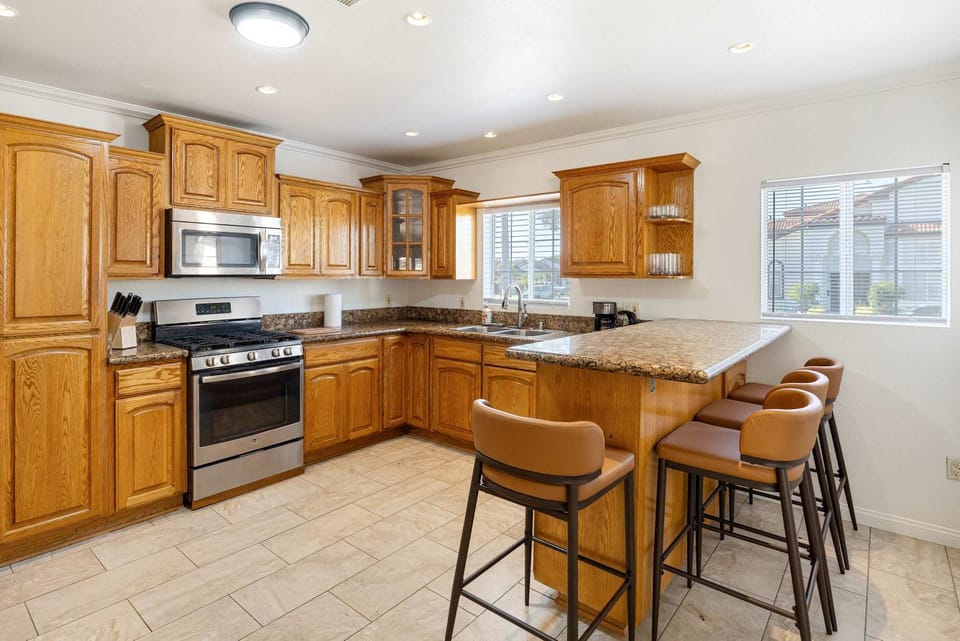 Family Oasis Near Disneyland & Knotts House in Downey