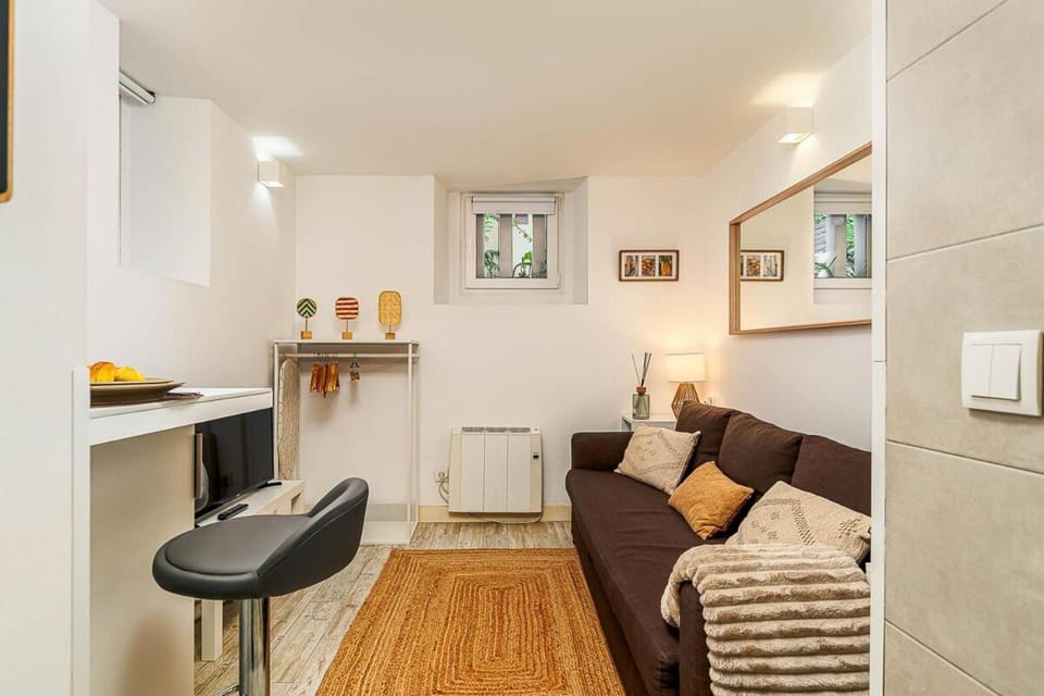 Kitchen or kitchenette, Living room, Seating area