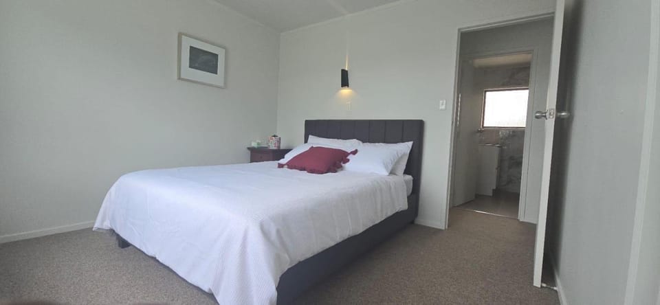 Beachfront Bliss Bed and Breakfast in Auckland Region