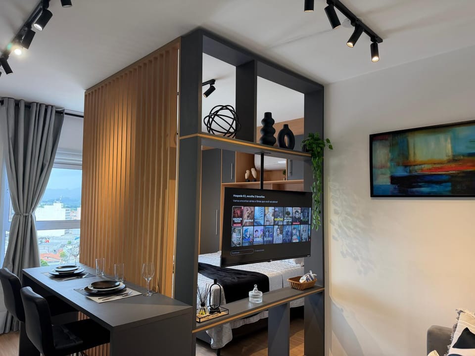 Studio 63 novo, luxuoso e completo com ar condicionado e cama Queen Size - Centro Mogi - Até 4 Pessoas Apartment in Mogi das Cruzes