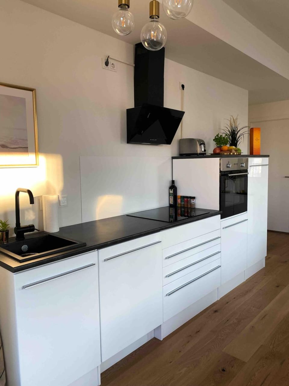 Kitchen or kitchenette, dishwasher, stove