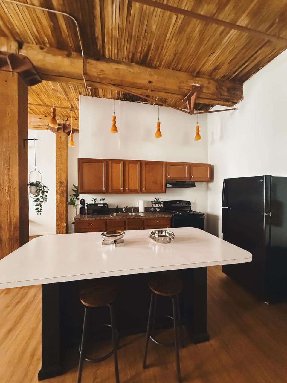 Kitchen or kitchenette, Dining area, stove