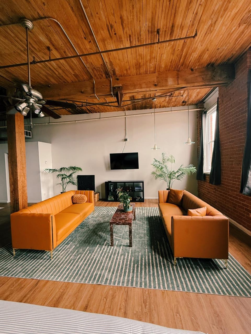 Communal lounge/ TV room, TV and multimedia, Living room, Seating area, Evening entertainment