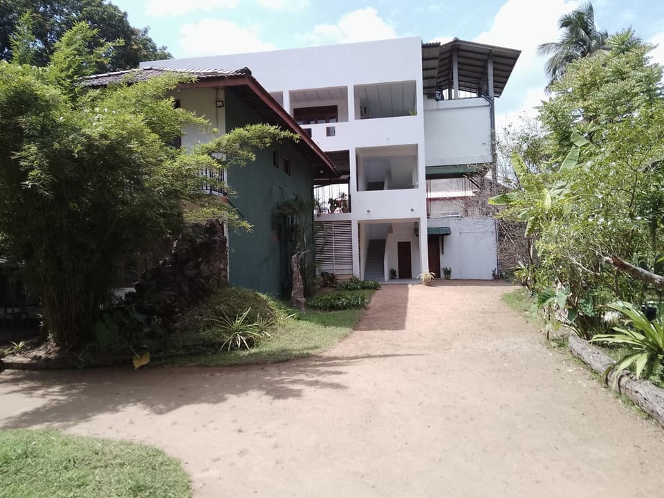 Wijaya Garden Hotel Bed and Breakfast in Sri Lanka