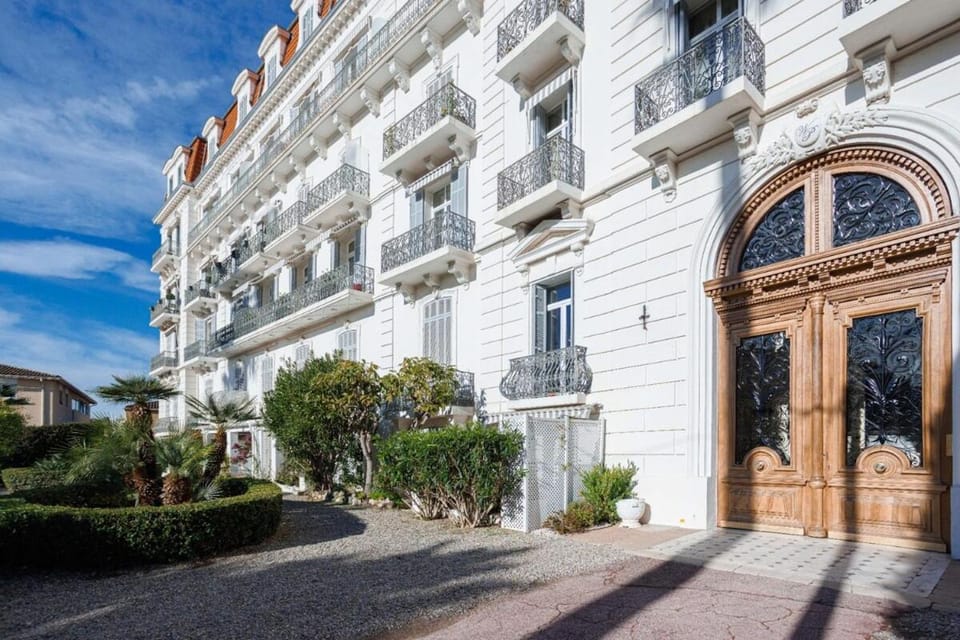 Louison balcony, quiet area, 7mn from beach Apartment in Cannes