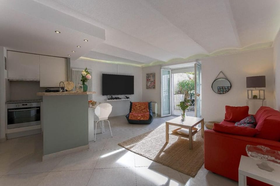 Louison balcony, quiet area, 7mn from beach Apartment in Cannes