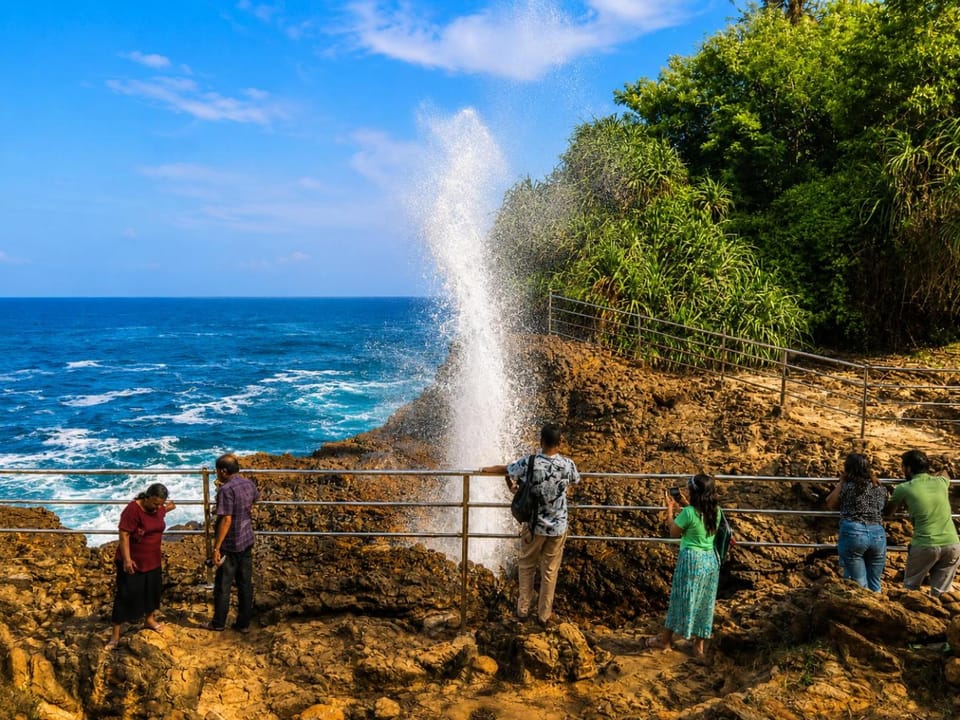 Nearby landmark, Day, People, Natural landscape, Sea view, group of guests