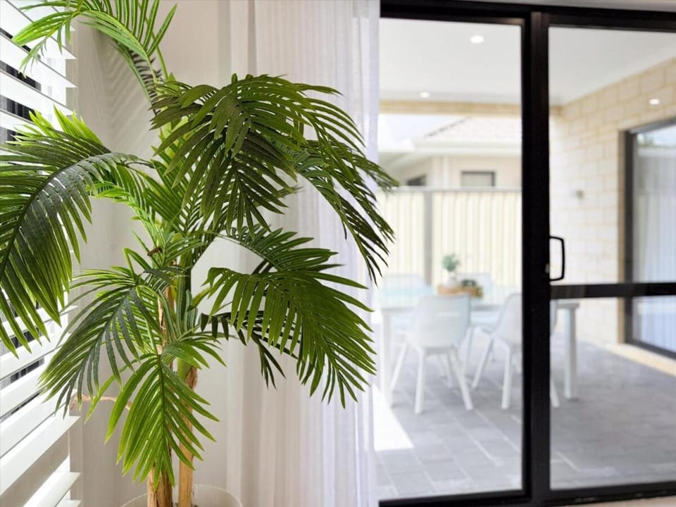 Brand new Spacious & Stylish Stay in Vic Park House in Bentley
