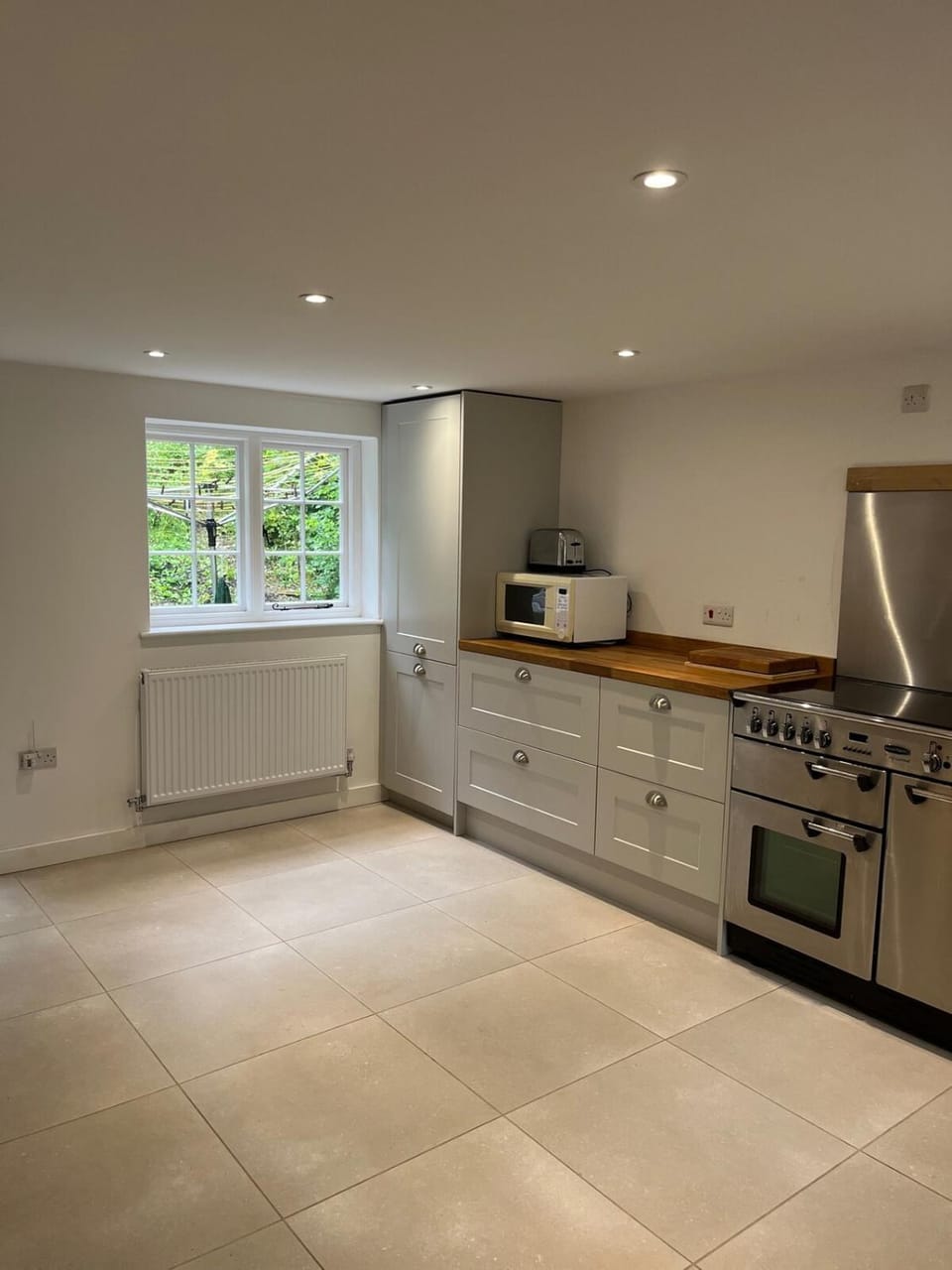 Kitchen or kitchenette, pet friendly, stove