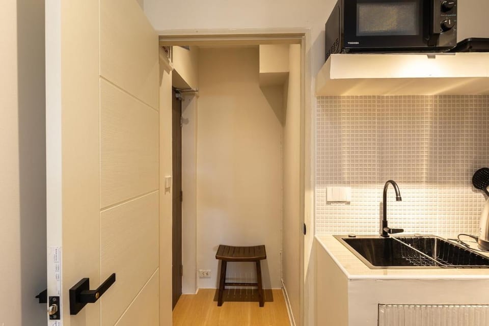 Cute & Comfy Studio for 3 guests at Center of Sathorn Apartment in Bangkok