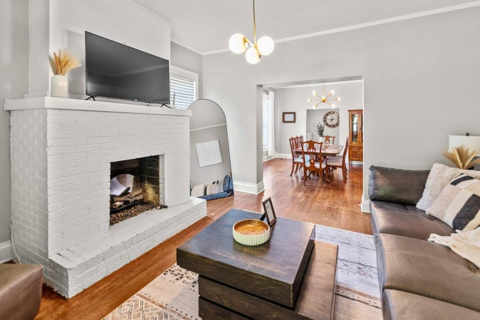 Communal lounge/ TV room, TV and multimedia, Living room, Evening entertainment