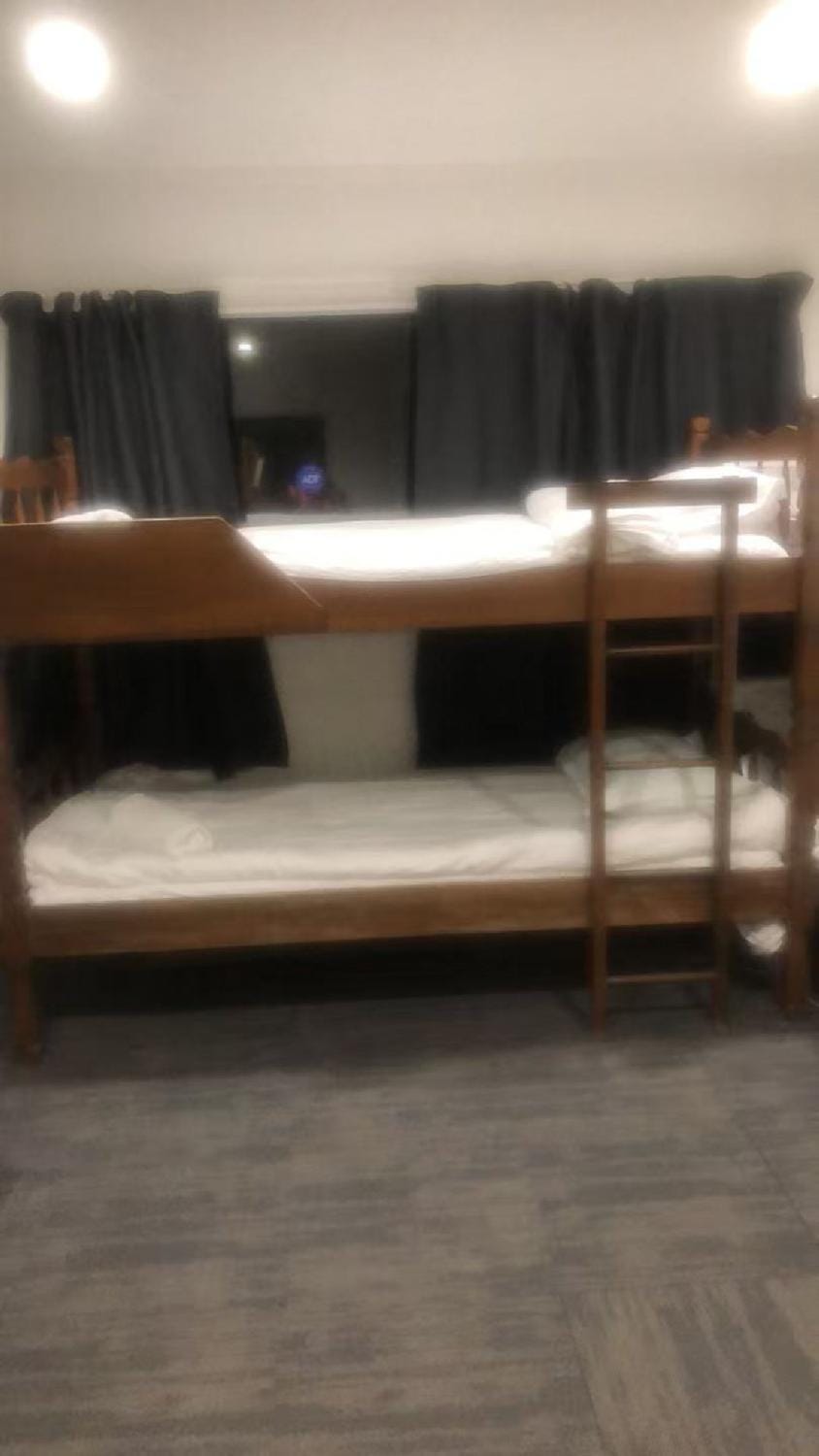 Bedroom, bunk bed