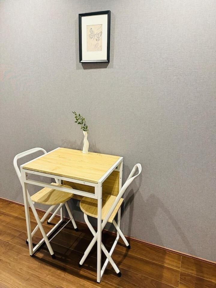 Small hidden wooden house Chalet in Osaka