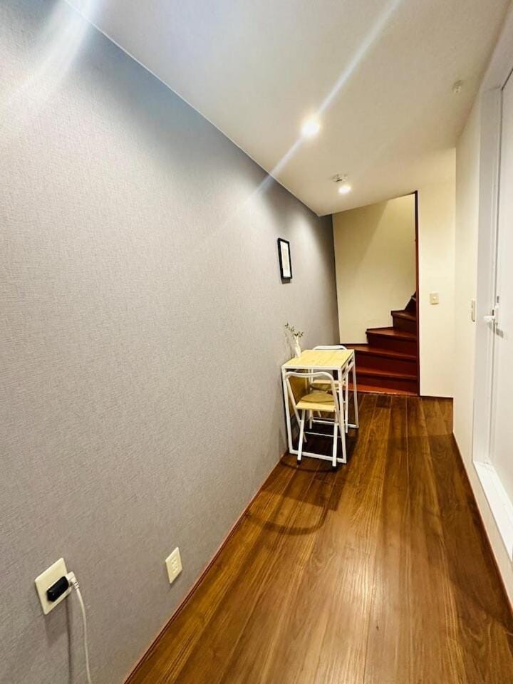 Small hidden wooden house Chalet in Osaka