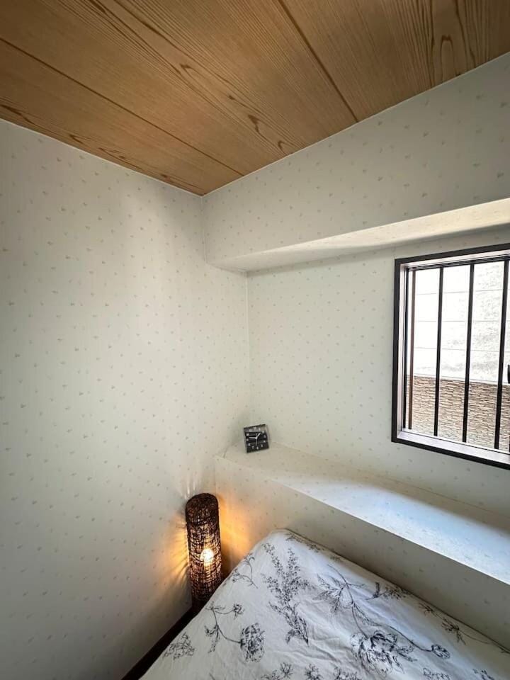 Small hidden wooden house Chalet in Osaka
