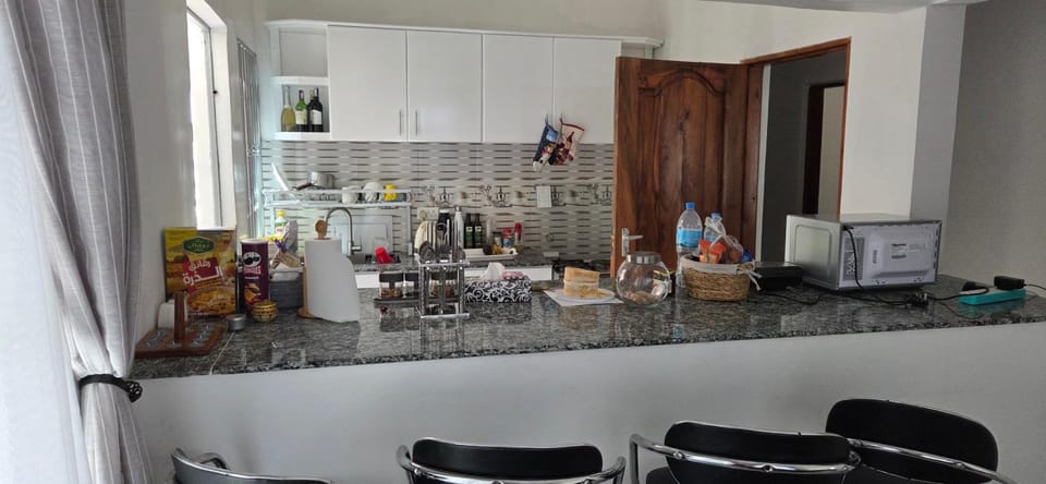 Kitchen or kitchenette, Lounge or bar, Drinks