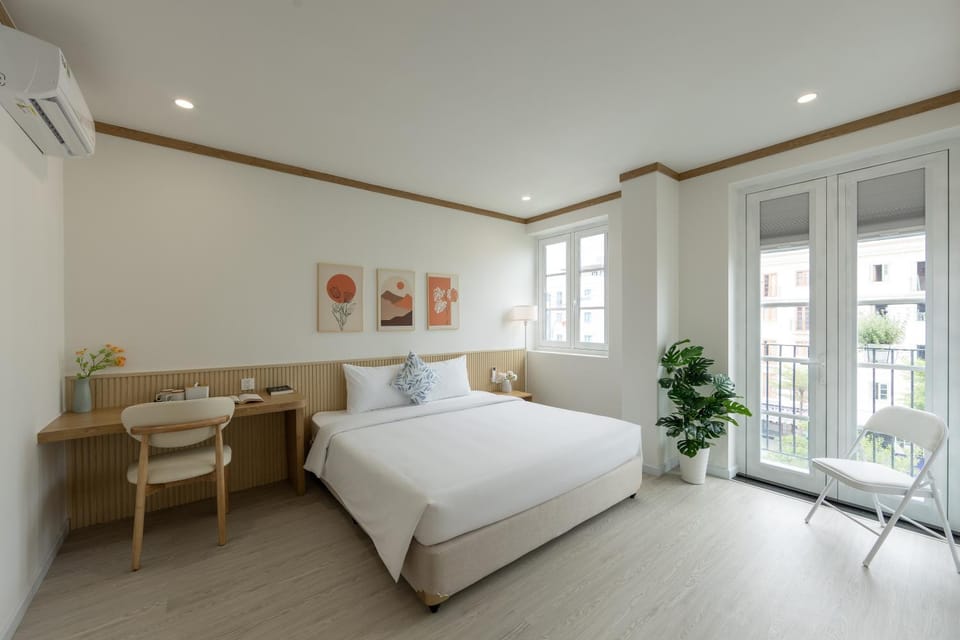 Bed, Balcony/Terrace, Photo of the whole room, Bedroom, City view, City view, air conditioner