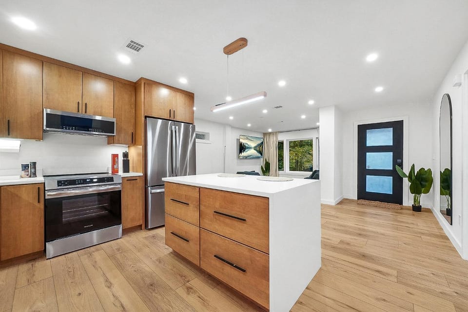Kitchen or kitchenette, microwave, stove, kitchen