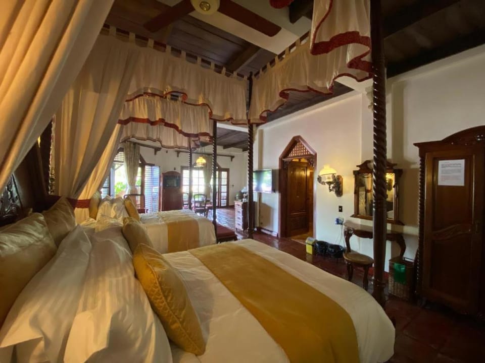 Hotel Tropicana Castle Sabang Mindoro Hotel in Puerto Galera