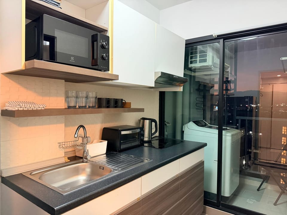 Kitchen or kitchenette, oven, stove