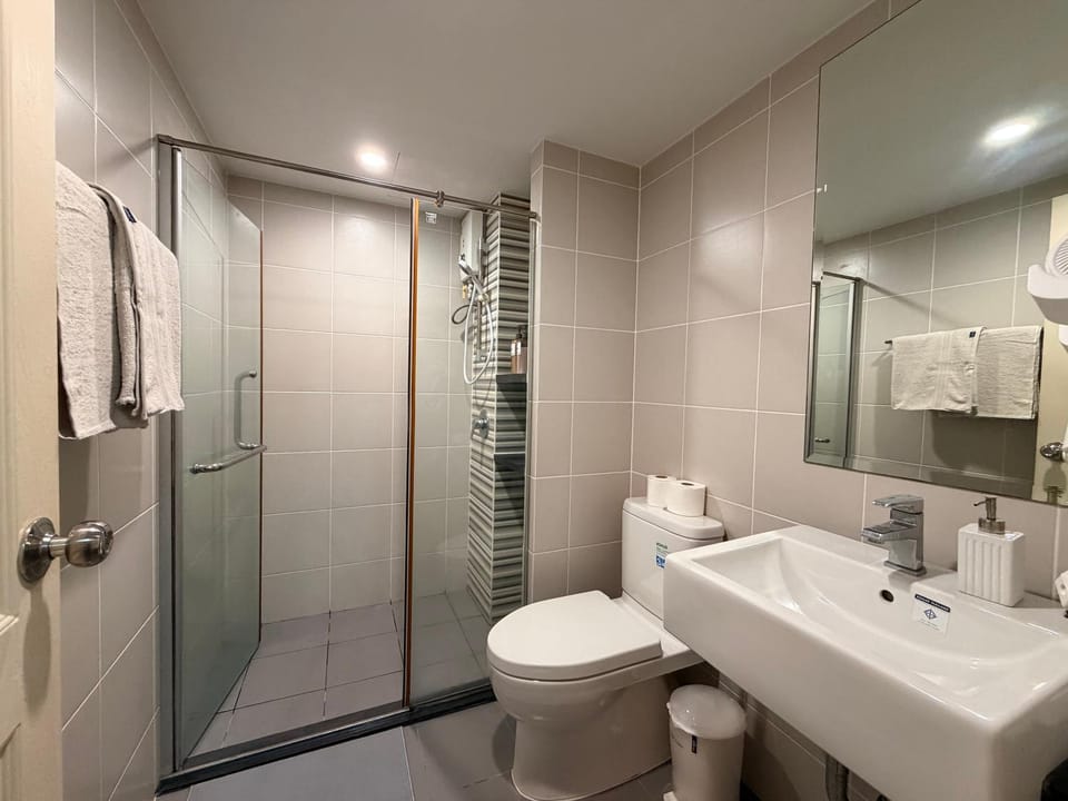 Shower, Bathroom, bidet, towels