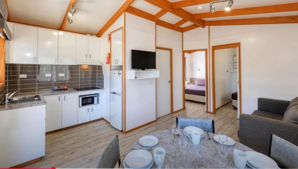 Macquarie Caravan Park Campground/ 
RV Resort in New South Wales