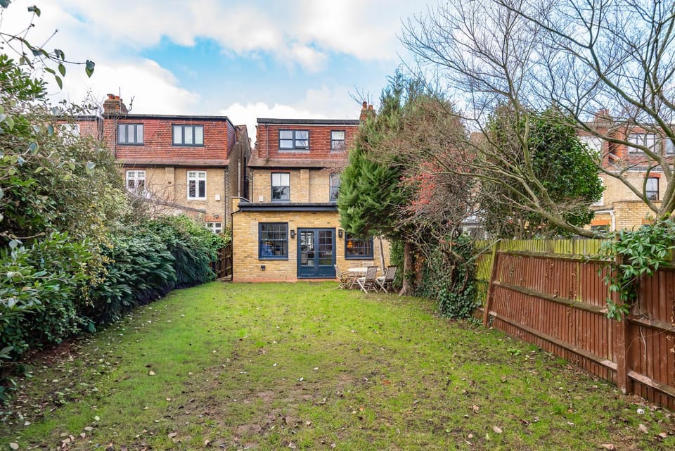 Beautiful 5BDR 3Bath Home in Quiet Barnes House in London Borough of Richmond upon Thames