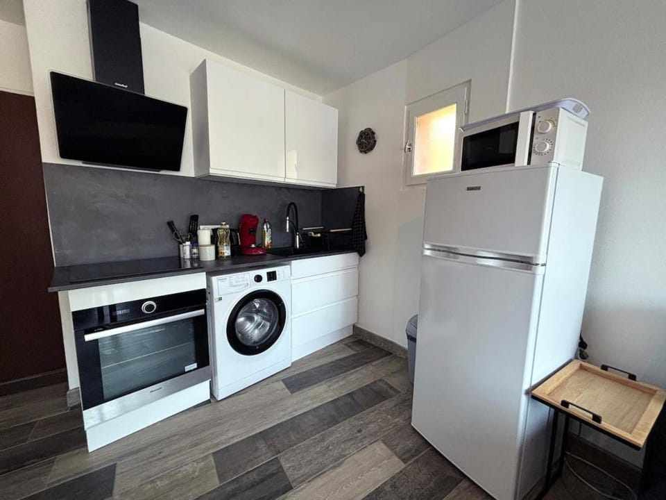 Communal kitchen, stove, washing machine
