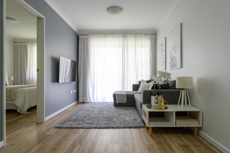 Bed, TV and multimedia, Living room, Photo of the whole room, Seating area, Bedroom