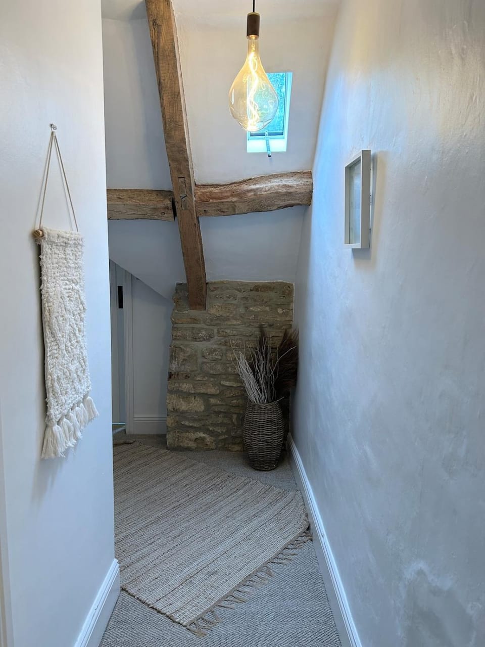 A Cotswold Gem, Sleeps 4, Pub Shop & Cafe in Village House in Cotswold District