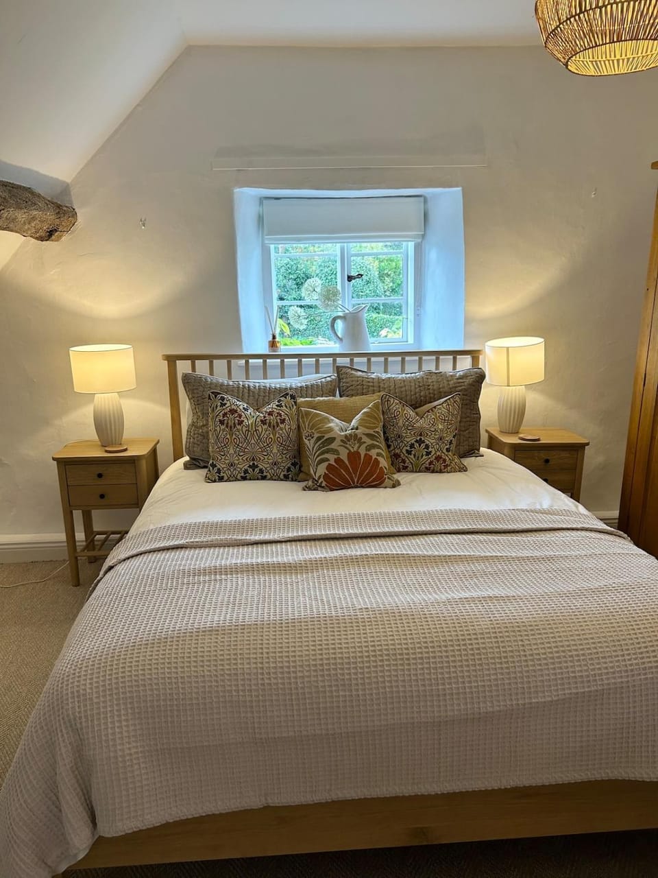A Cotswold Gem, Sleeps 4, Pub Shop & Cafe in Village House in Cotswold District