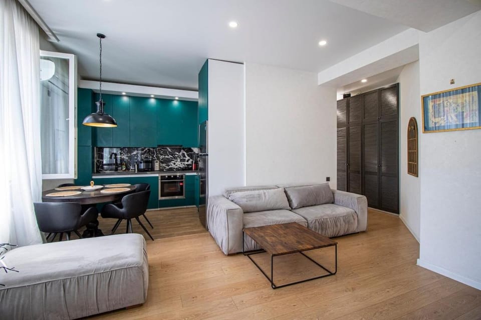 Kitchen or kitchenette, Living room, Seating area, Dining area