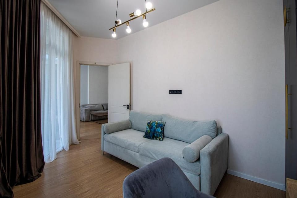 Bed, Living room, Photo of the whole room, Seating area, Bedroom