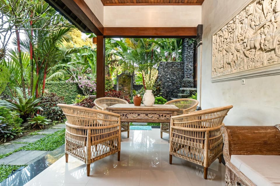 Garden, Seating area, Dining area, Garden view