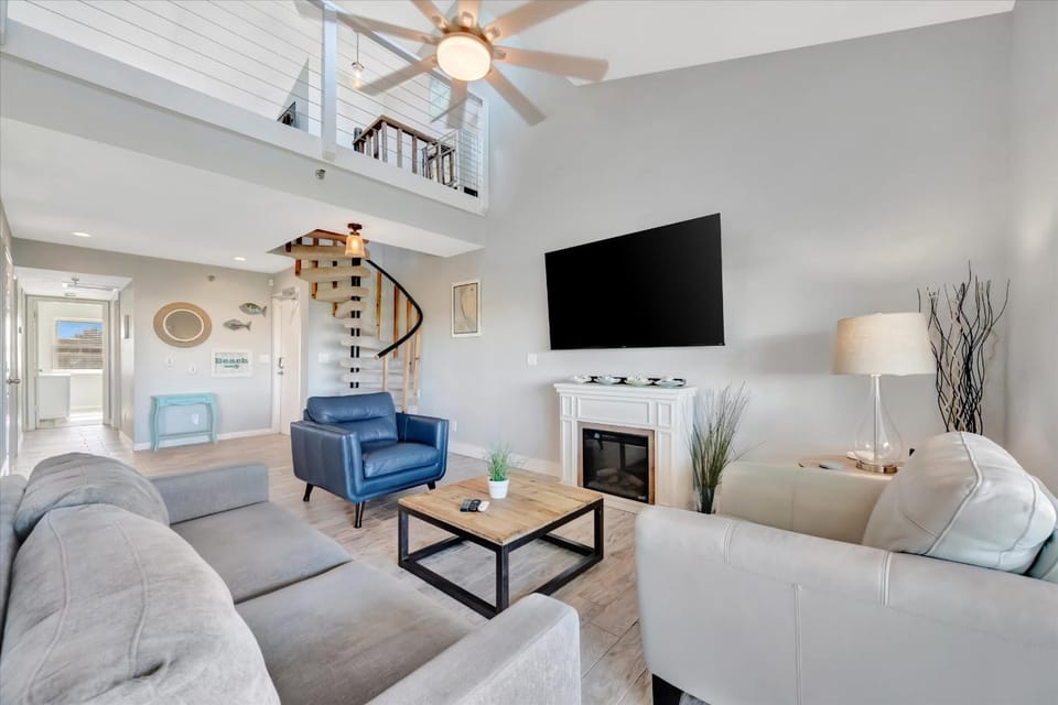 Beach Access & Heated Pool Resort Condo for 8 House in Indian Shores