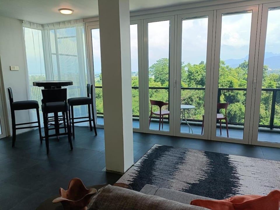 Spacious & Scenic View with Swimming Pool Aza Sunset Villa 2 Apartment in Kedah