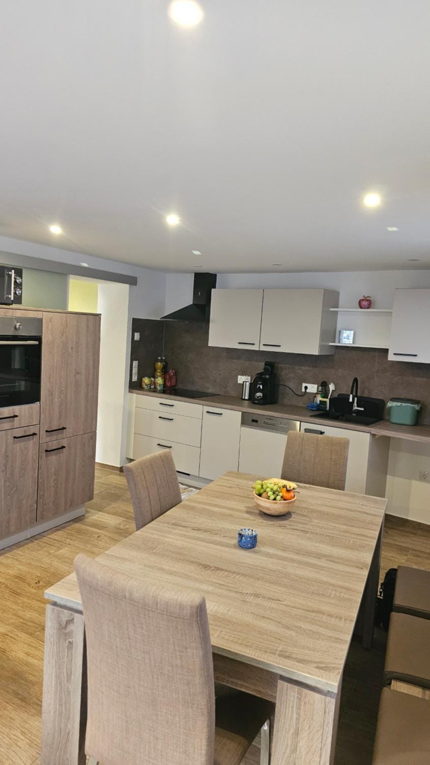 Kitchen or kitchenette, Dining area, dishwasher