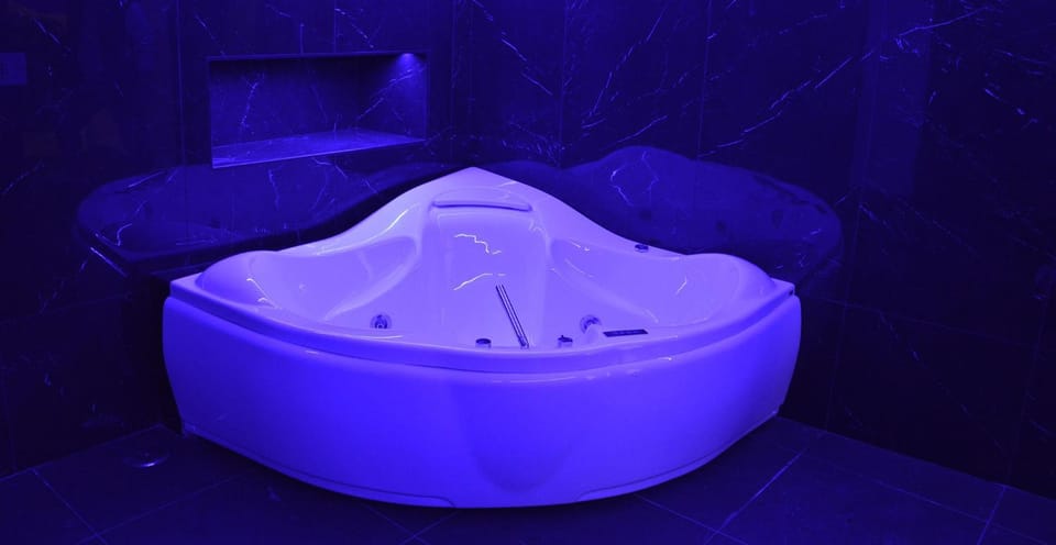 Hot Tub, Hot Tub