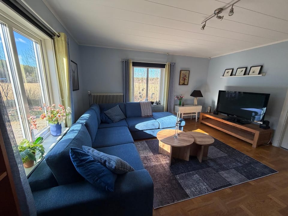 Communal lounge/ TV room, TV and multimedia, Living room, Seating area