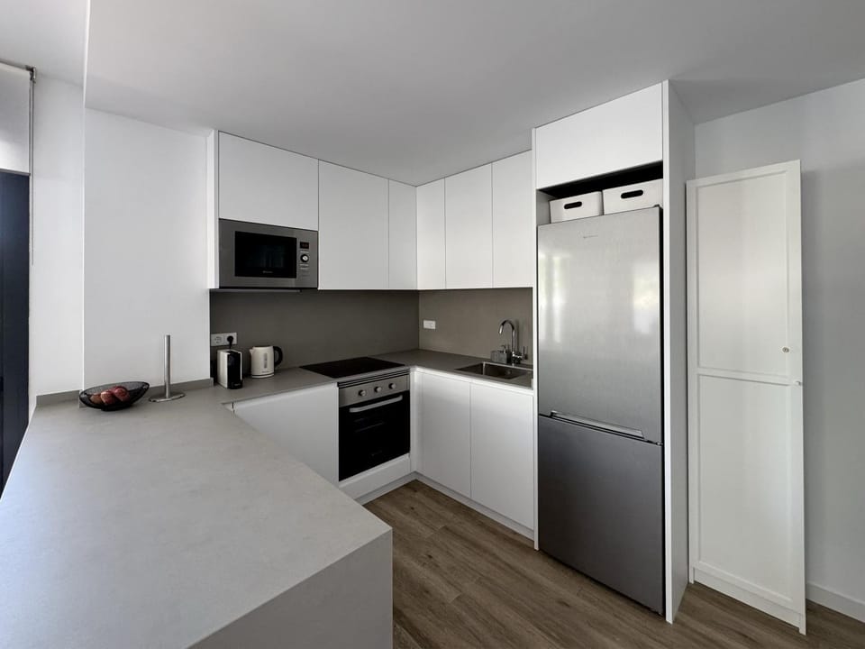 Kitchen or kitchenette, dishwasher, oven, stove