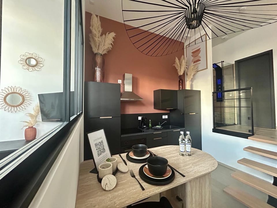 Kitchen or kitchenette, Dining area, kitchen