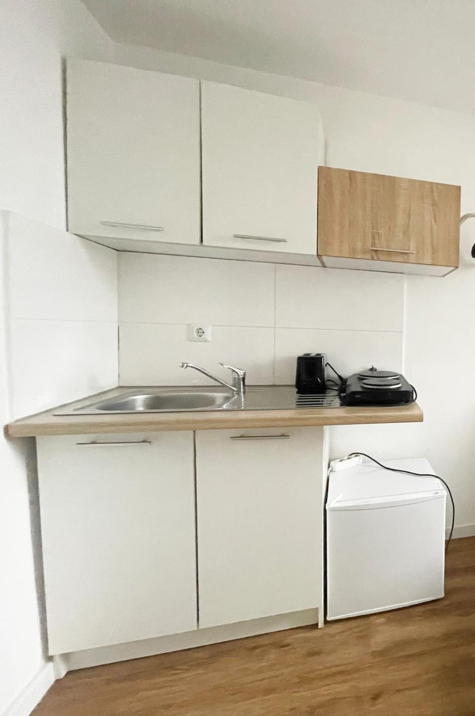 Kitchen or kitchenette, stove