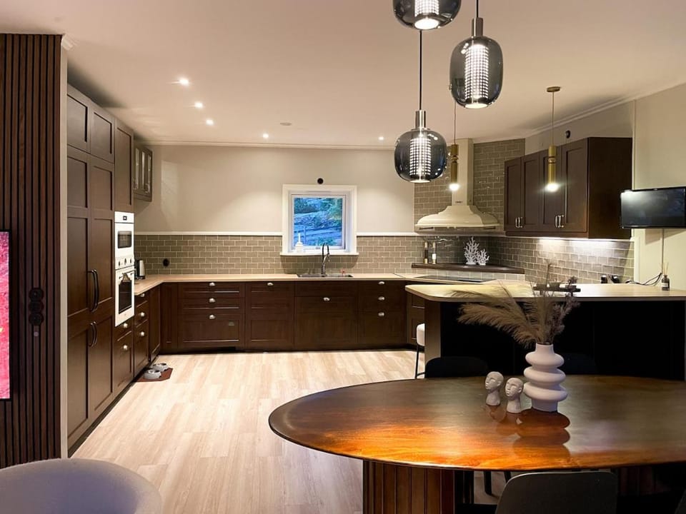 Kitchen or kitchenette, Dining area, kitchen