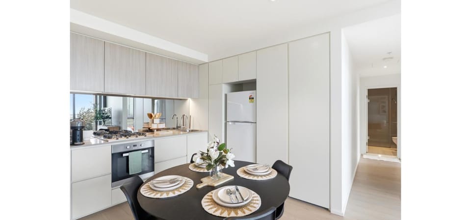 Kitchen or kitchenette, Dining area