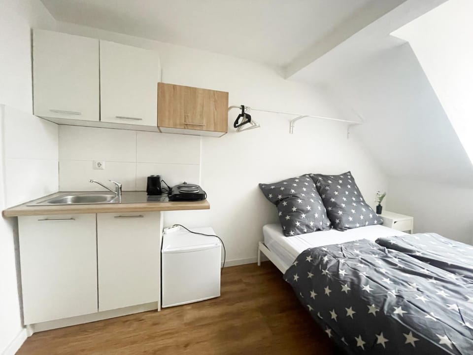 Bed, Kitchen or kitchenette, Photo of the whole room