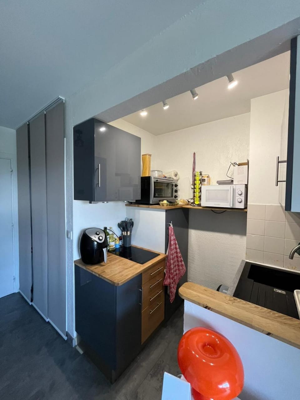 Kitchen or kitchenette, stove